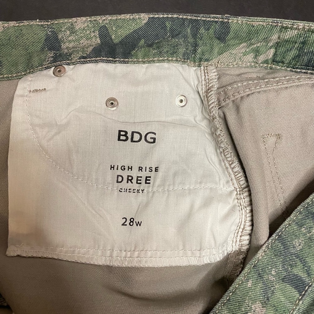 BDG Urban Outfitters Camo Dree High Rise Jean Denim Shorts 28 cutoff - Picture 6 of 7